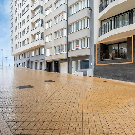 New & Modern Steps From The Sea